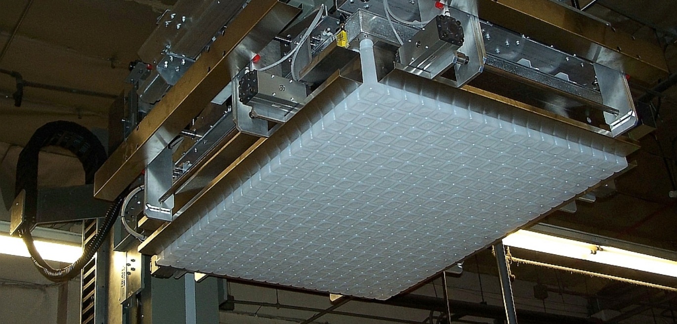 Custom Metal Designs have an extensive array of Palletizers for your business needs